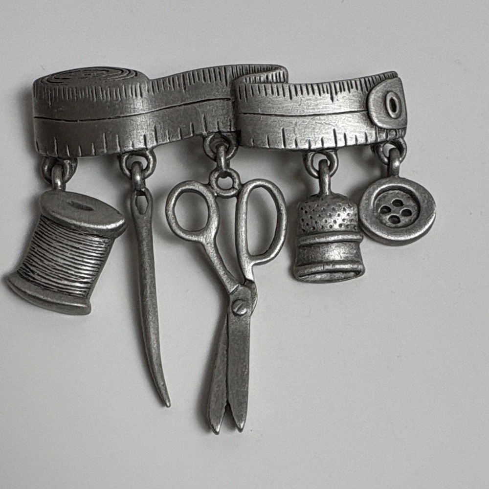 JJ sewing notion seamstress pin Brooch
